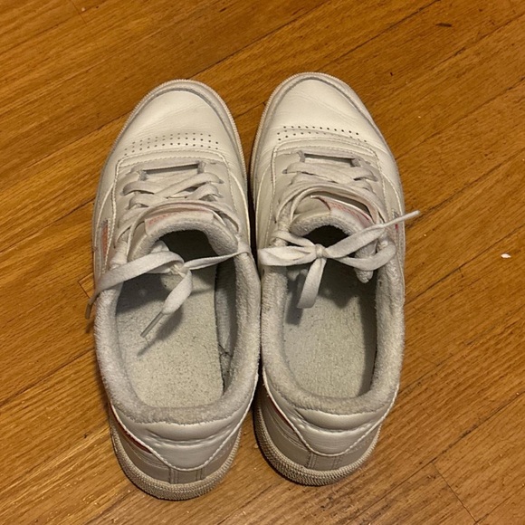 Reebok Club C 85 Women’s! Size 8.5

Great Condition ♡︎ - Picture 3 of 3